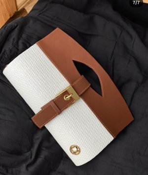 BOLSA DE MAO COURO COR BRANCO/ MARROM P DJAQUE
