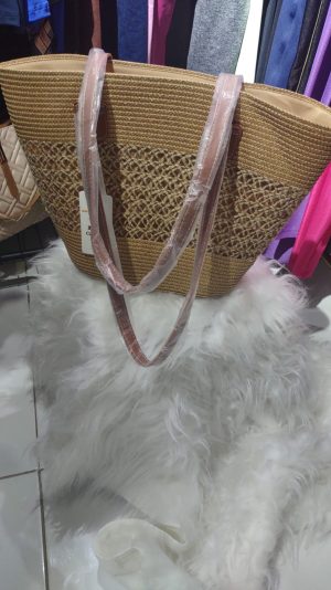 BOLSA FEMININA, COM SUPERFICIE FOLHAS DE PLAS COR DIVERSAS / UN CAMBORIÚ HB0060