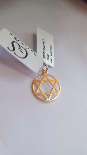 PINGENTE MEDALHA ESTRELA 19294 FOLHEADO OURO / BRUNA JOIAS