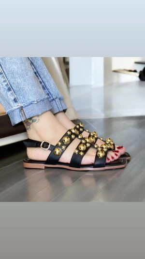 PERCATA COM DETALHE DOURADO COR PRETO / N 35 DJAQUE