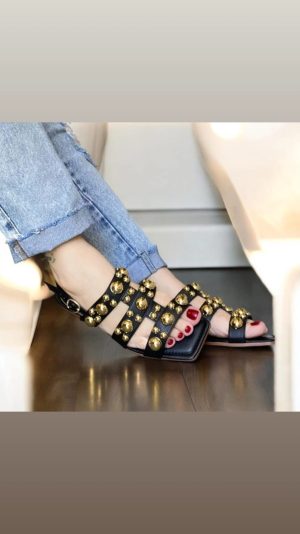 PERCATA COM DETALHE DOURADO COR PRETO / N 35 DJAQUE